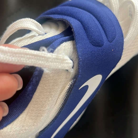 Kyrie 2 boys 5.5 - Picture 8 of 9